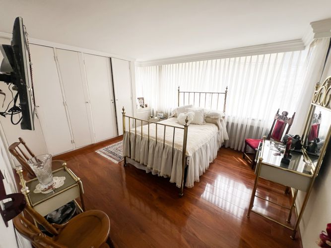 Apartamento de 4 alcobas en arriendo en Santa Barbara Central, Bogotá, 290 m² · foto 10 de 14