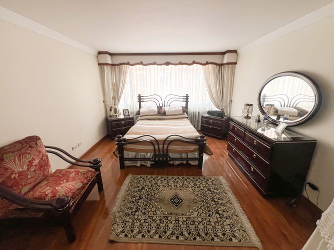 Apartamento de 4 alcobas en arriendo en Santa Barbara Central, Bogotá, 290 m² · foto 12 de 14