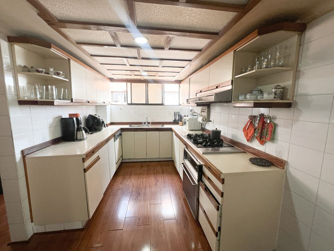 Apartamento de 4 alcobas en arriendo en Santa Barbara Central, Bogotá, 290 m² · foto 13 de 14