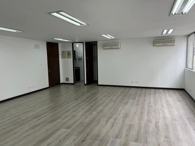 Oficina en arriendo en El Poblado, Medellín, 80 m² · foto 7 de 9