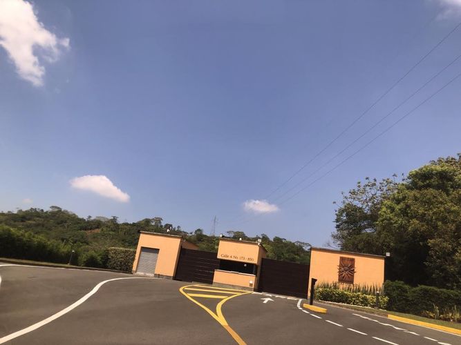 Lote en venta en Pance, Cali, 9000 m² · foto 2 de 9