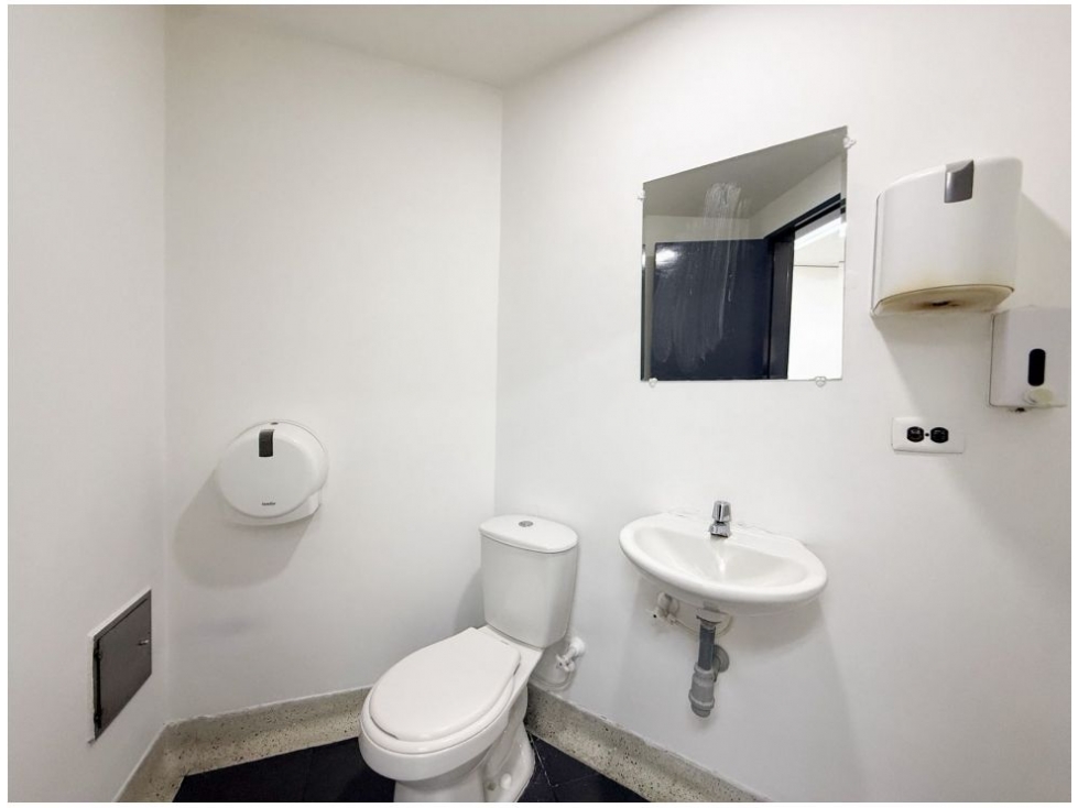 Oficina en venta en Medellín 4