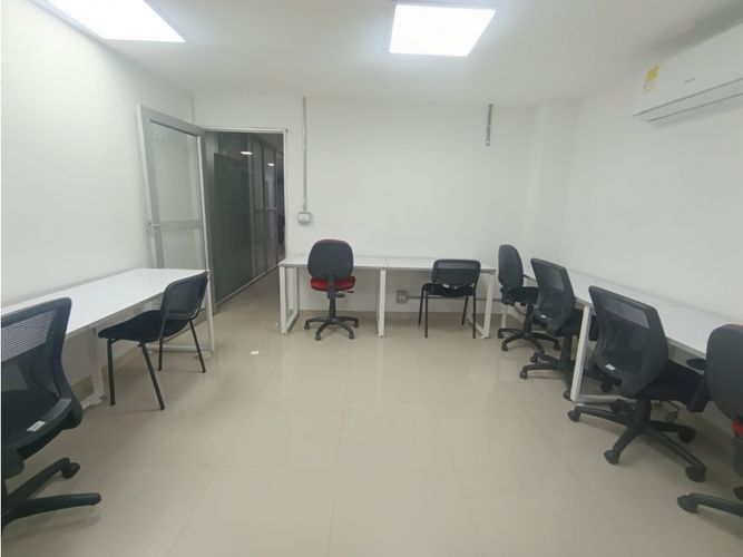 Oficina en arriendo en Estadio, Medellín, 35 m² · foto 2 de 4