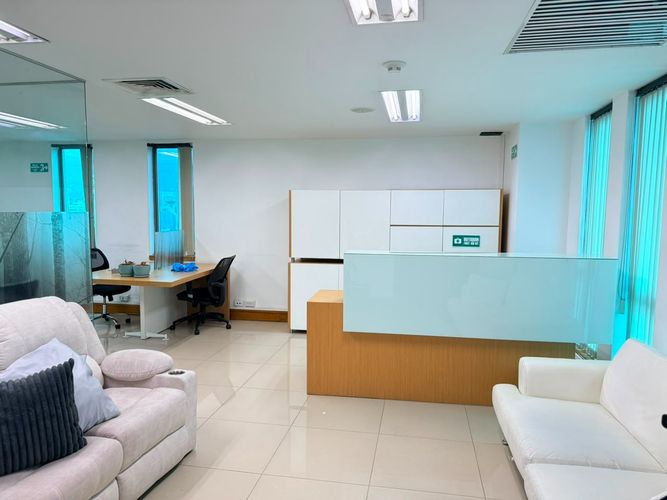 Oficina en venta en El Poblado, Medellín, 79 m² · foto 2 de 12