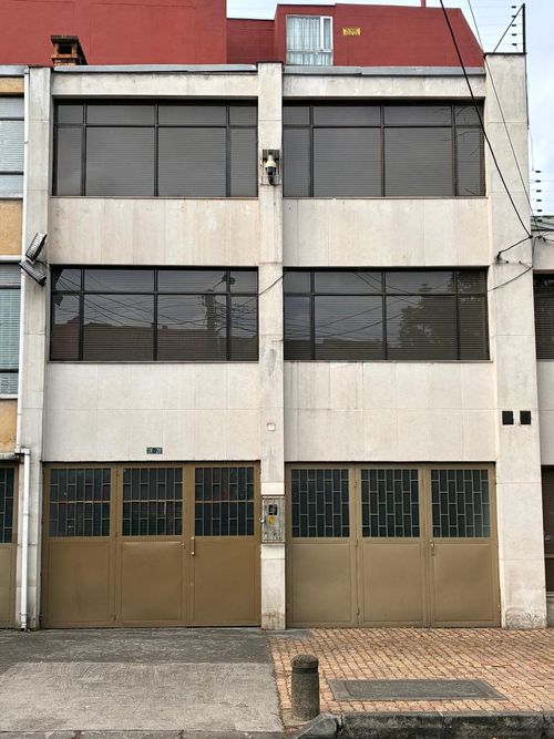 Casa en venta en La Soledad, Bogotá, 1800 m² · foto 3 de 4