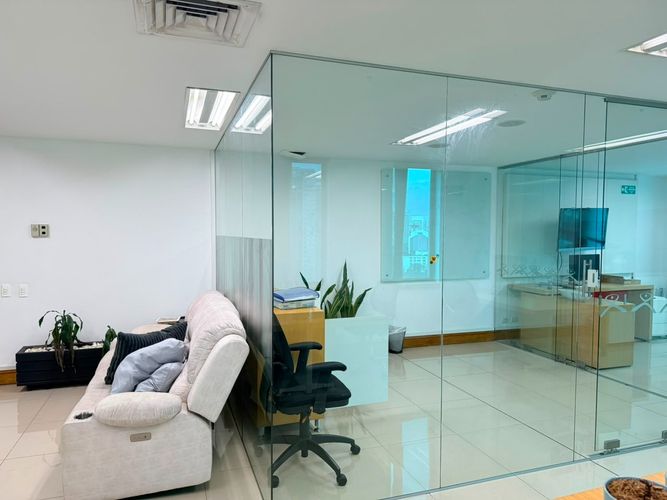 Oficina en venta en El Poblado, Medellín, 79 m² · foto 10 de 12