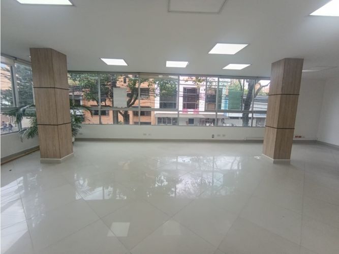 Oficina en arriendo en Estadio, Medellín, 85 m² · foto 2 de 9