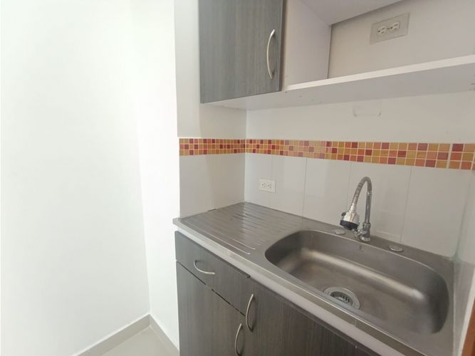 Oficina en arriendo en Estadio, Medellín, 85 m² · foto 8 de 9