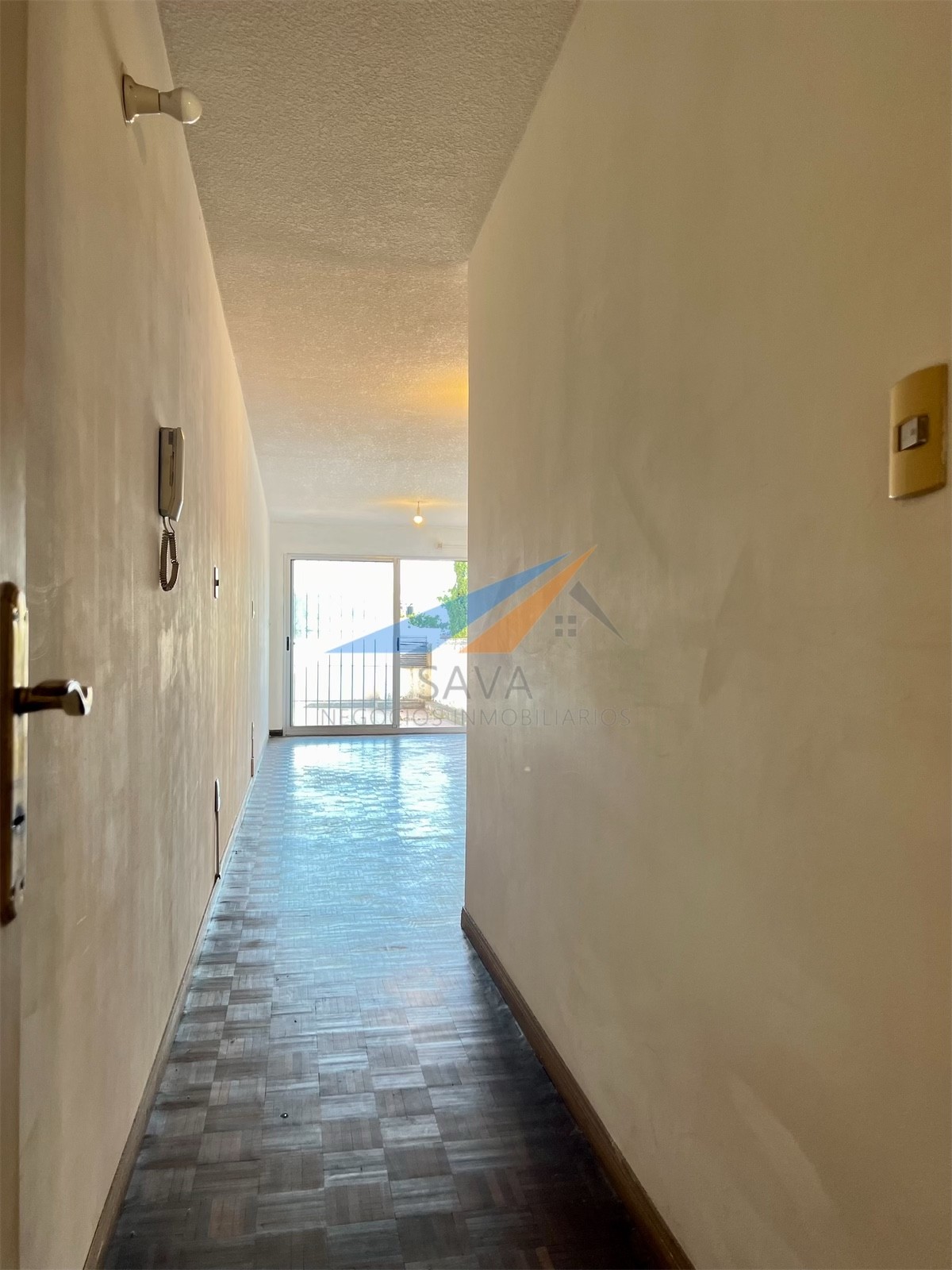 Alquiler Monoambiente en Buceo! Patio Amplio de Uso Exclusivo! · Photo 2