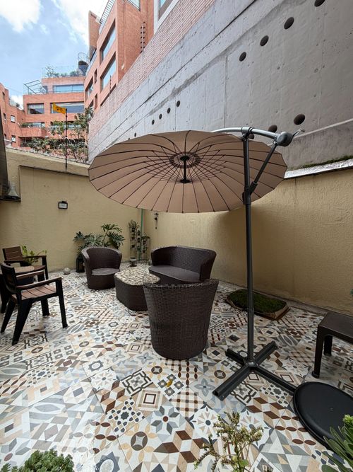 Apartamento de 3 alcobas en venta en Los Rosales, Bogotá, 185 m² · foto 2 de 19