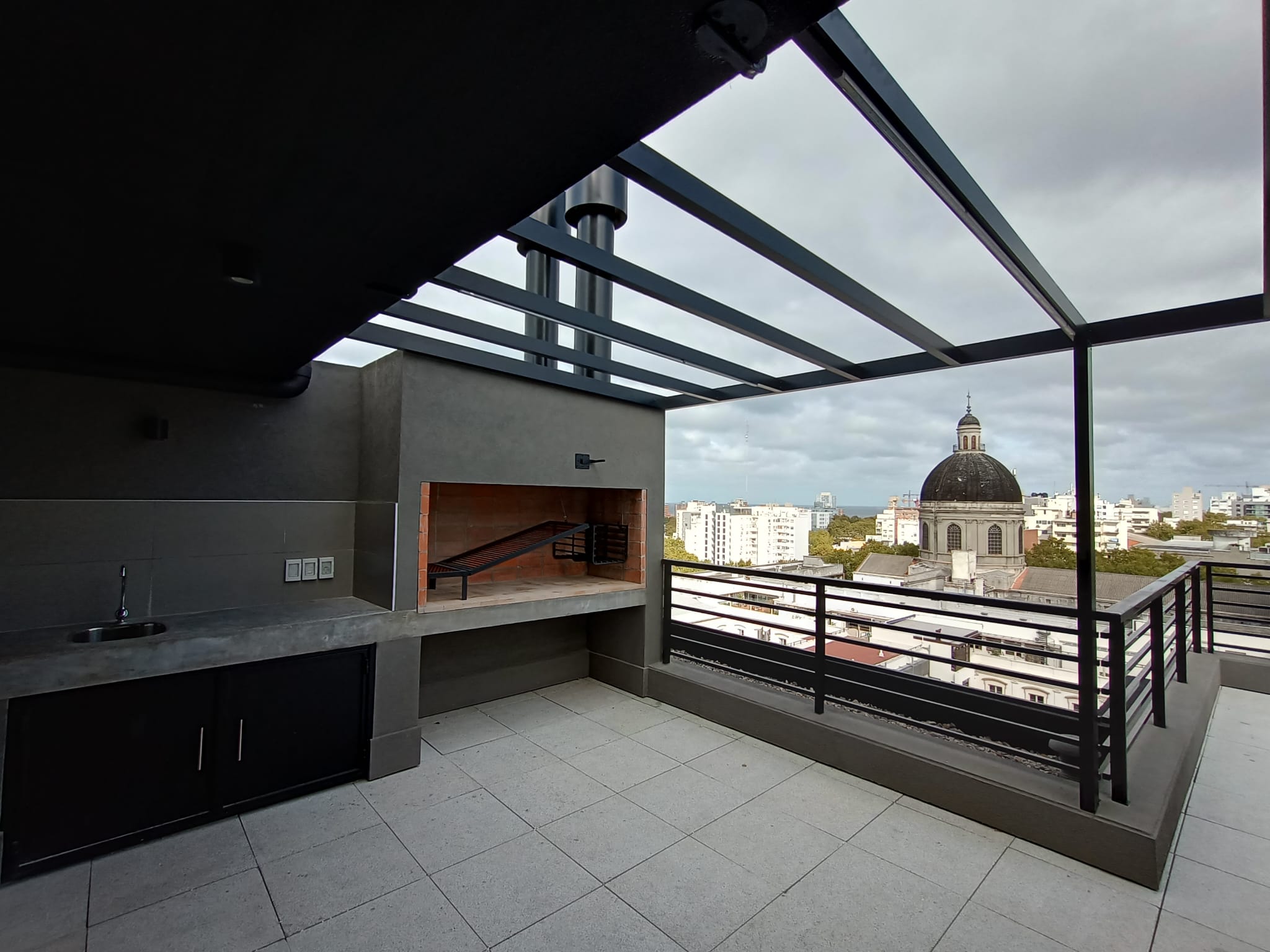 Apartamento en Cordón, 2 dormitorios, Piso 5, garage.