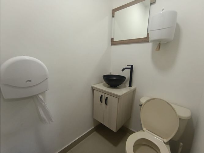 Oficina en arriendo en Estadio, Medellín, 75 m² · foto 3 de 8
