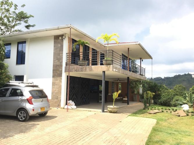 Casa de 6 alcobas en venta en La Reforma, Cali, 440 m² · foto 2 de 24