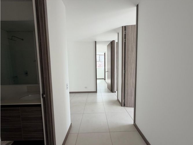 Apartamento de 3 alcobas en venta en Alto De Las Flores, Sabaneta, 75 m² · foto 3 de 13