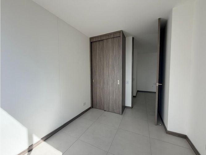 Apartamento de 3 alcobas en venta en Alto De Las Flores, Sabaneta, 75 m² · foto 6 de 13