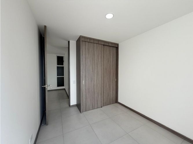 Apartamento de 3 alcobas en venta en Alto De Las Flores, Sabaneta, 75 m² · foto 8 de 13