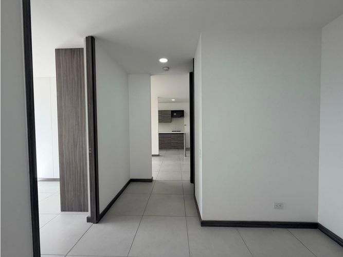 Apartamento de 3 alcobas en venta en Alto De Las Flores, Sabaneta, 75 m² · foto 12 de 13