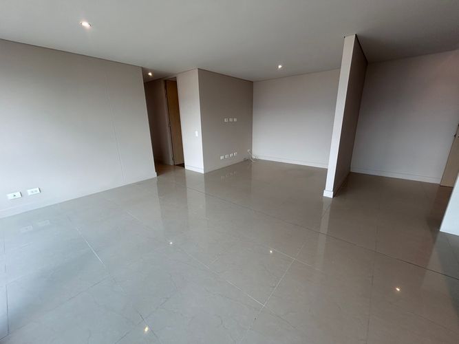 Apartamento de 3 alcobas en arriendo en Castropol, Medellín, 98 m² · foto 2 de 12