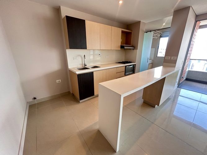 Apartamento de 3 alcobas en arriendo en Castropol, Medellín, 98 m² · foto 3 de 12