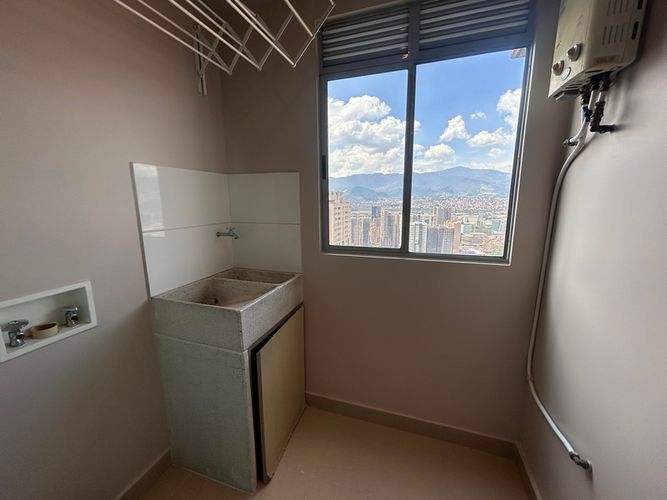 Apartamento de 3 alcobas en arriendo en Castropol, Medellín, 98 m² · foto 11 de 12