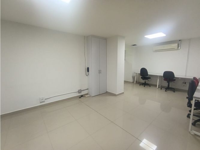 Oficina en arriendo en Estadio, Medellín, 85 m² · foto 2 de 13
