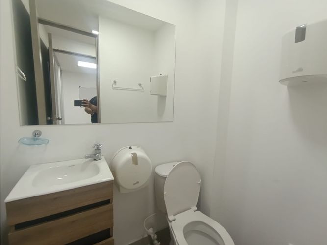 Oficina en arriendo en Estadio, Medellín, 35 m² · foto 9 de 10