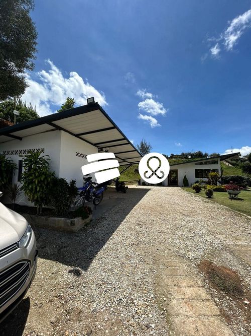 Finca en venta en El Carmen De Viboral, El Carmen de Viboral, 3069 m² · foto 2 de 24