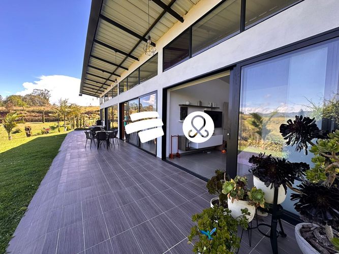 Finca en venta en El Carmen De Viboral, El Carmen de Viboral, 3069 m² · foto 3 de 24