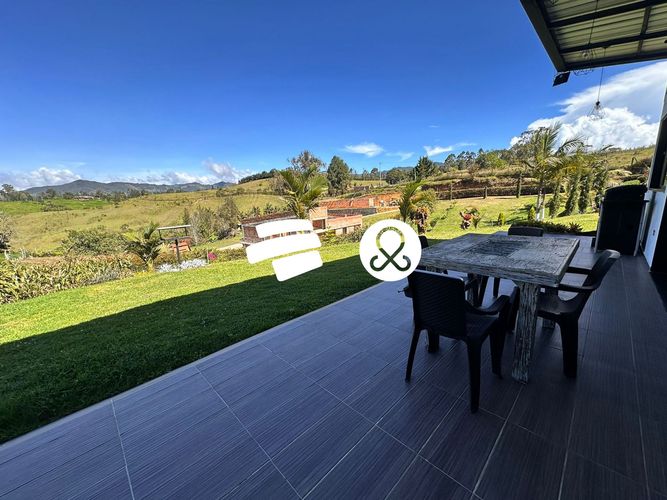Finca en venta en El Carmen De Viboral, El Carmen de Viboral, 3069 m² · foto 20 de 24