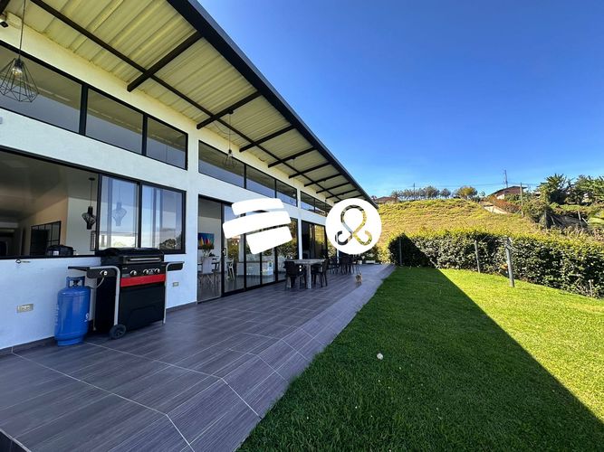 Finca en venta en El Carmen De Viboral, El Carmen de Viboral, 3069 m² · foto 21 de 24