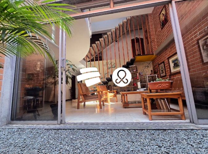 Casa de 5 alcobas en venta en Loma De La Doctora, Sabaneta, 256 m² · foto 3 de 24