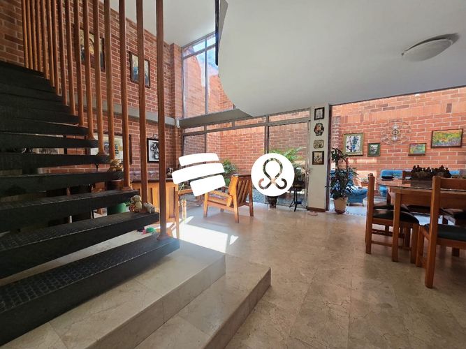 Casa de 5 alcobas en venta en Loma De La Doctora, Sabaneta, 256 m² · foto 6 de 24