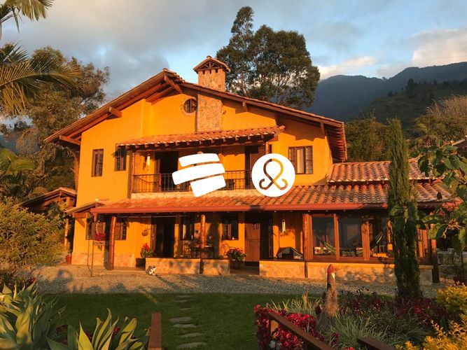 Finca en venta en Actividad Multiple, Copacabana, 2100 m² · foto 2 de 18