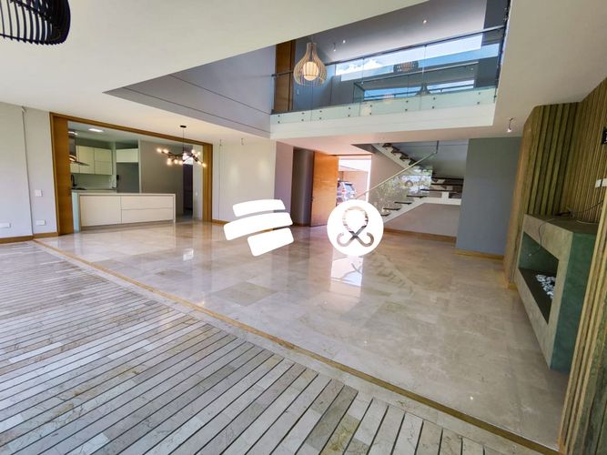 Casa de 3 alcobas en venta en Vía Las Palmas, Envigado, 1221 m² · foto 2 de 18