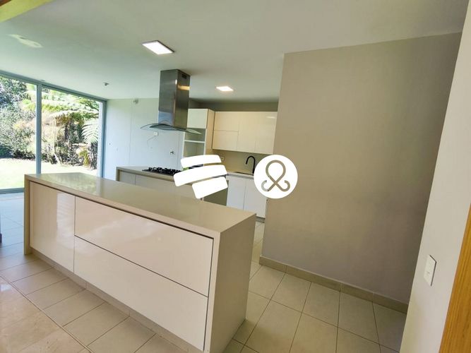 Casa de 3 alcobas en venta en Vía Las Palmas, Envigado, 1221 m² · foto 3 de 18
