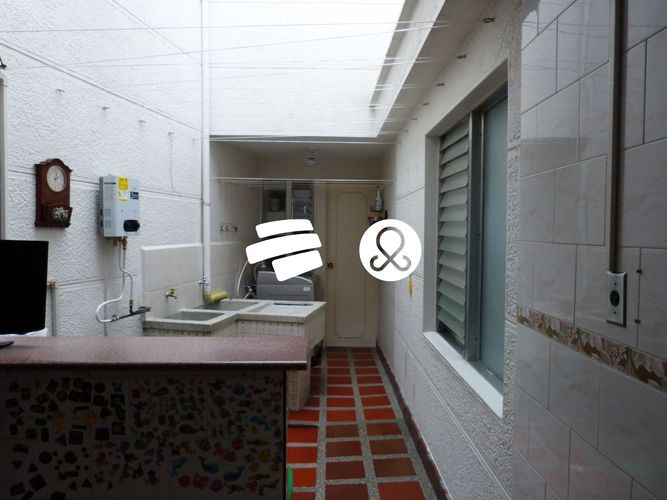 Casa de 3 alcobas en venta en Calasanz, Medellín, 220 m² · foto 9 de 17