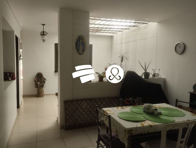 Casa de 4 alcobas en venta en Santa Teresita, Medellín, 240 m² · foto 2 de 24