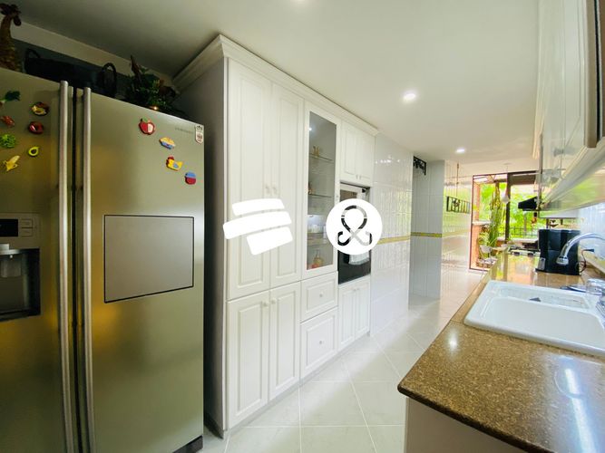 Apartamento de 3 alcobas en venta en Las Lomas, Medellín, 188 m² · foto 13 de 16
