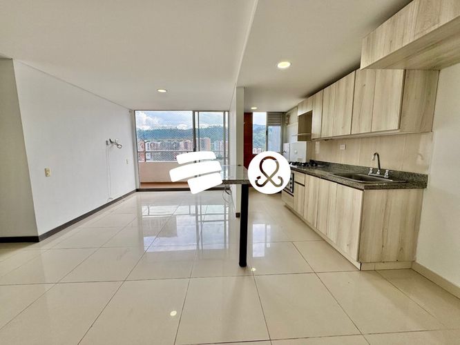 Apartamento de 3 alcobas en venta en Las Lomitas, Sabaneta, 70 m² · foto 2 de 19