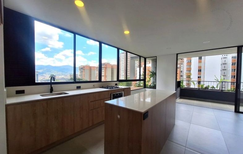 Apartamento de 2 alcobas en arriendo en Castropol, Medellín, 80 m² · foto 3 de 9