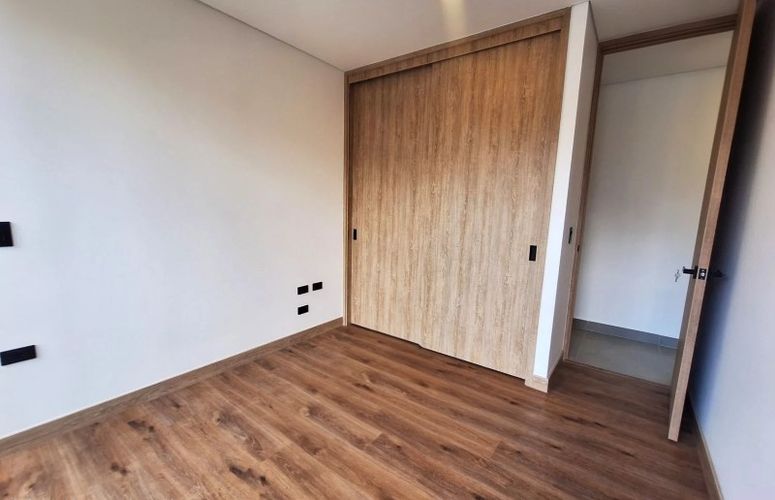Apartamento de 2 alcobas en arriendo en Castropol, Medellín, 80 m² · foto 4 de 9
