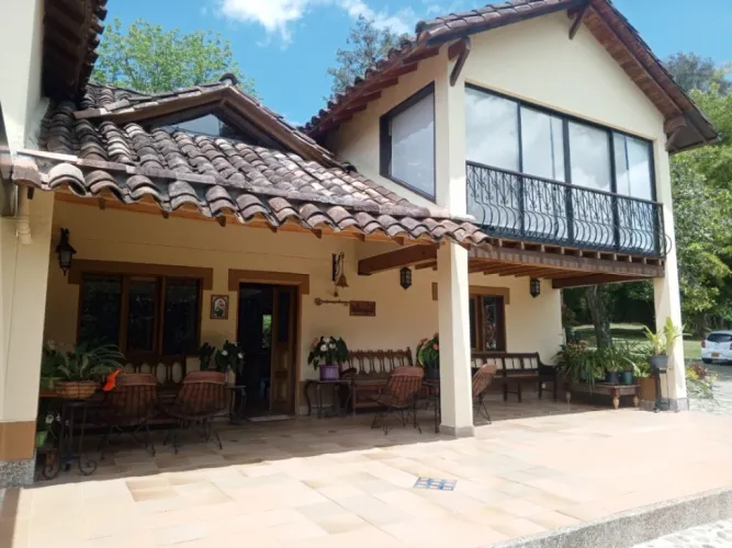 Casa de 6 alcobas en arriendo en Los Salados, El Retiro, 625 m² · foto 2 de 20