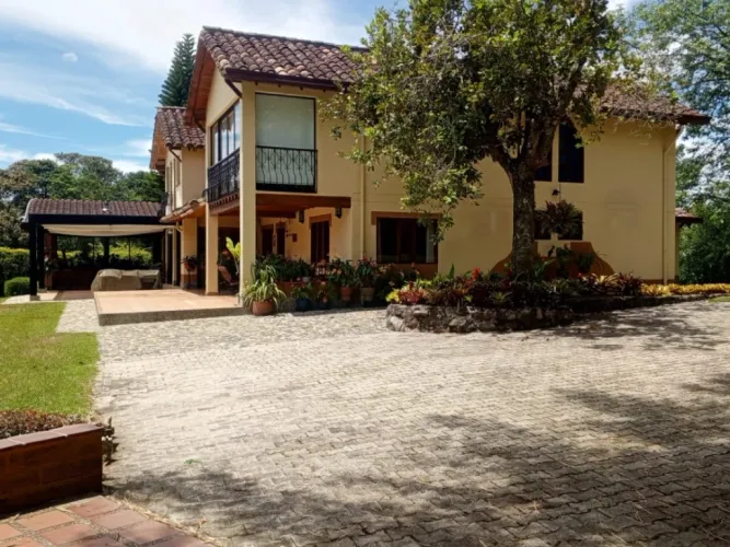 Casa de 6 alcobas en arriendo en Los Salados, El Retiro, 625 m² · foto 3 de 20