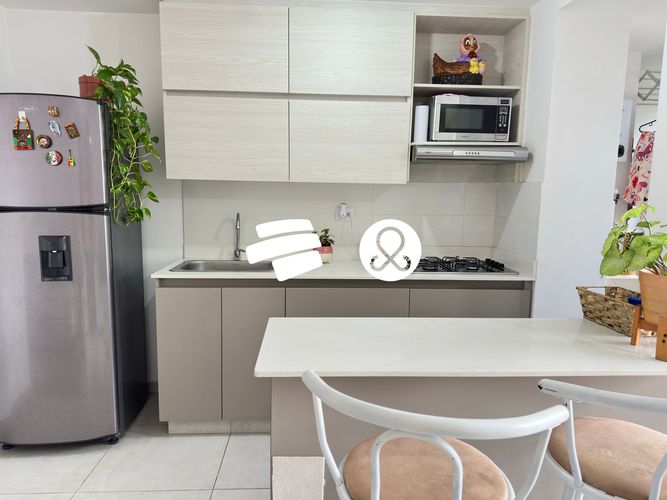 Apartamento de 3 alcobas en venta en Las Lomitas, Sabaneta, 70 m² · foto 2 de 14