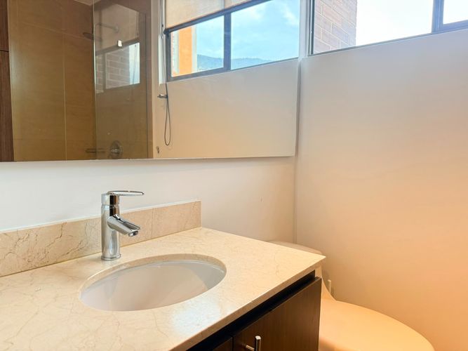 Apartamento de 2 alcobas en arriendo en El Poblado, Medellín, 90 m² · foto 15 de 17