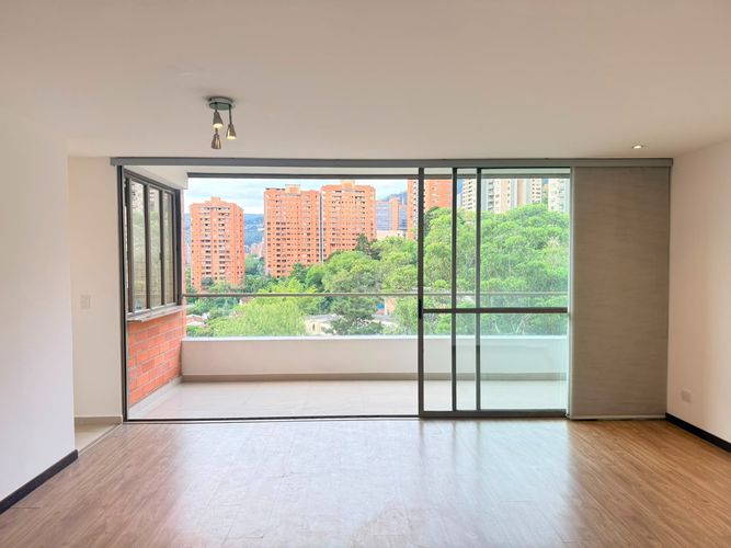 Apartamento de 2 alcobas en arriendo en El Poblado, Medellín, 90 m² · foto 2 de 17