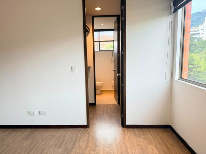 Apartamento de 2 alcobas en arriendo en El Poblado, Medellín, 90 m² · foto 13 de 17