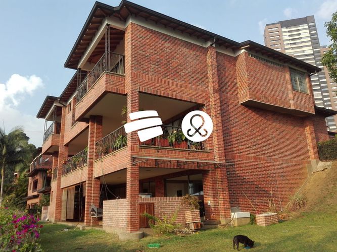 Casa de 8 alcobas en venta en Altos Del Poblado, Medellín, 953 m² · foto 2 de 24