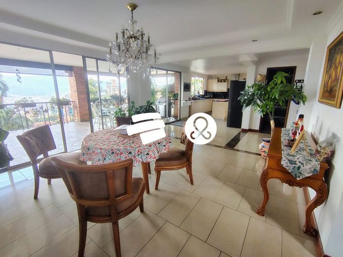 Casa de 8 alcobas en venta en Altos Del Poblado, Medellín, 953 m² · foto 3 de 24