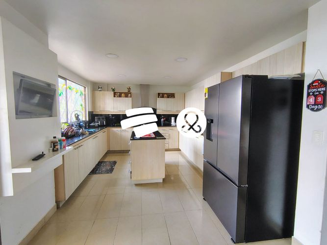 Casa de 8 alcobas en venta en Altos Del Poblado, Medellín, 953 m² · foto 4 de 24